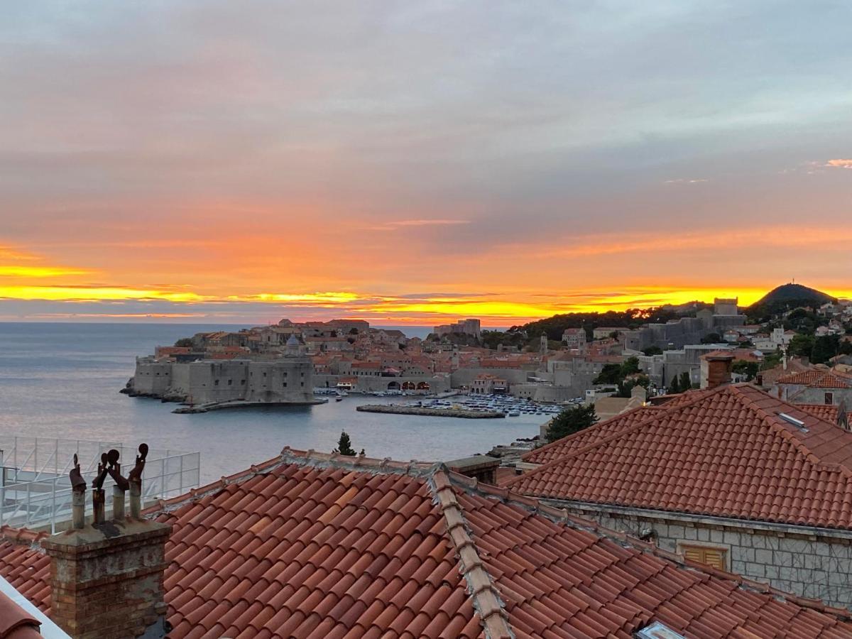 Sunset Over The Dubrovnik'S Old Town Екстериор снимка