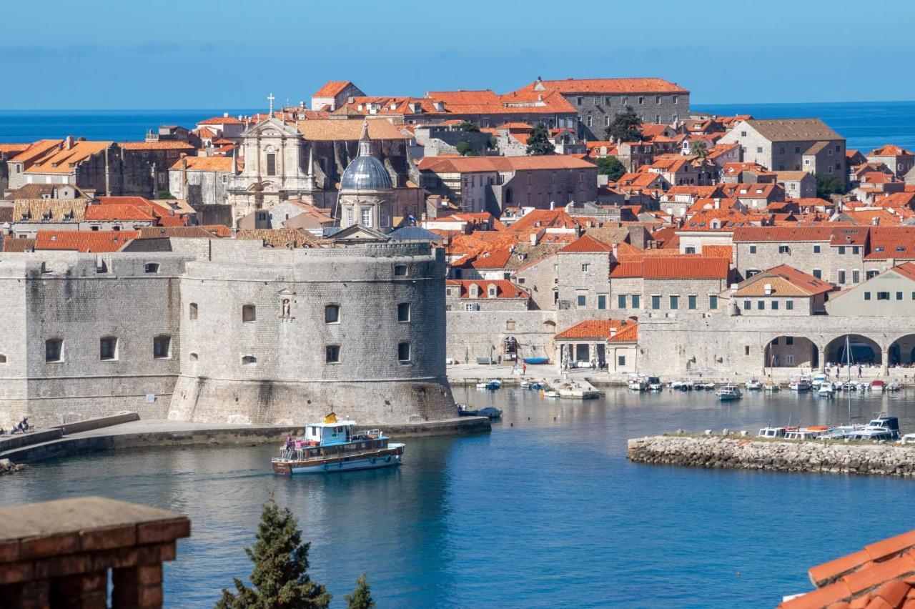 Sunset Over The Dubrovnik'S Old Town Екстериор снимка