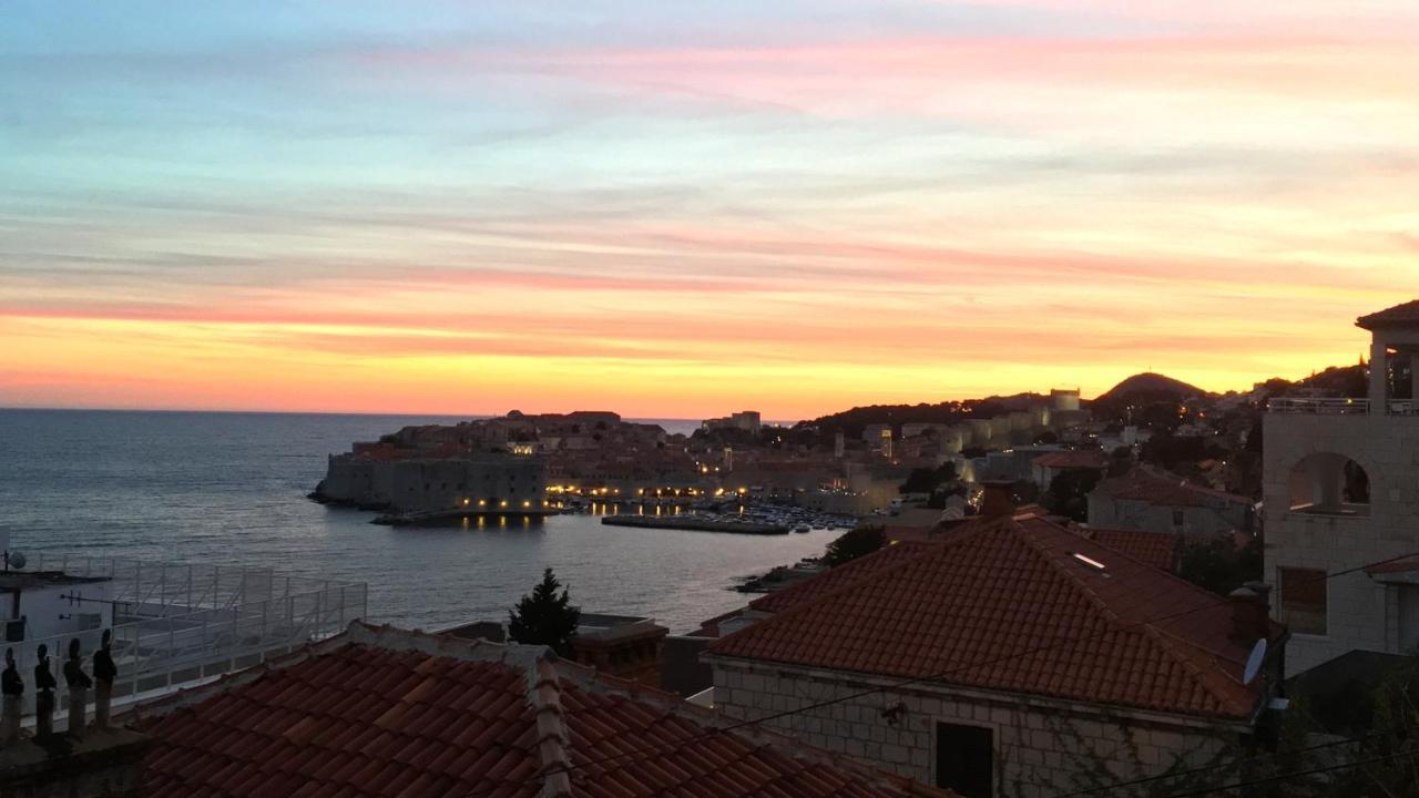 Sunset Over The Dubrovnik'S Old Town Екстериор снимка