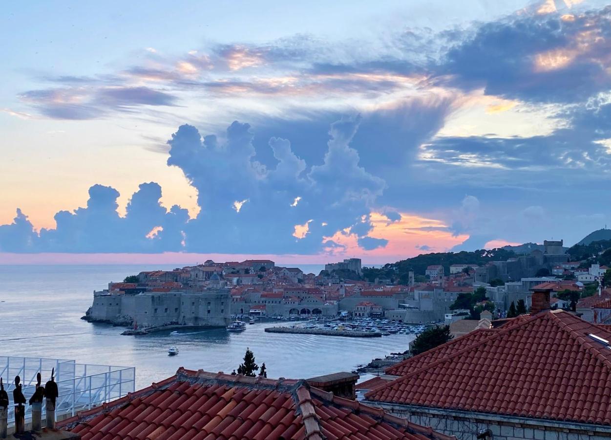 Sunset Over The Dubrovnik'S Old Town Екстериор снимка