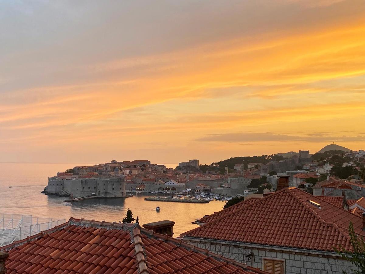 Sunset Over The Dubrovnik'S Old Town Екстериор снимка