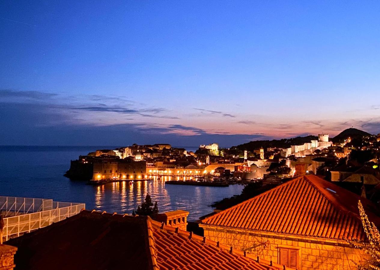 Sunset Over The Dubrovnik'S Old Town Екстериор снимка